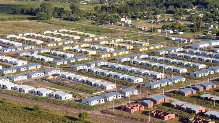 Se entregan las nuevas viviendas que el IAPV construy&oacute; en Paran&aacute; y Colonia Avellaneda