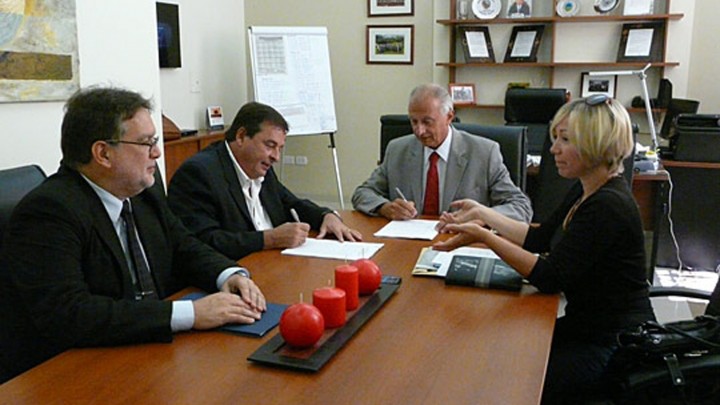 Rubricaron convenio para ejecutar nuevos mejoramientos habitacionales en Col&oacute;n