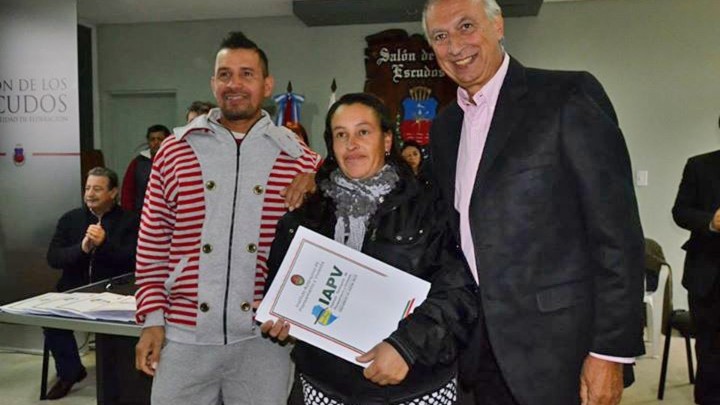 Familias de Federaci&oacute;n recibieron nuevas viviendas del IAPV