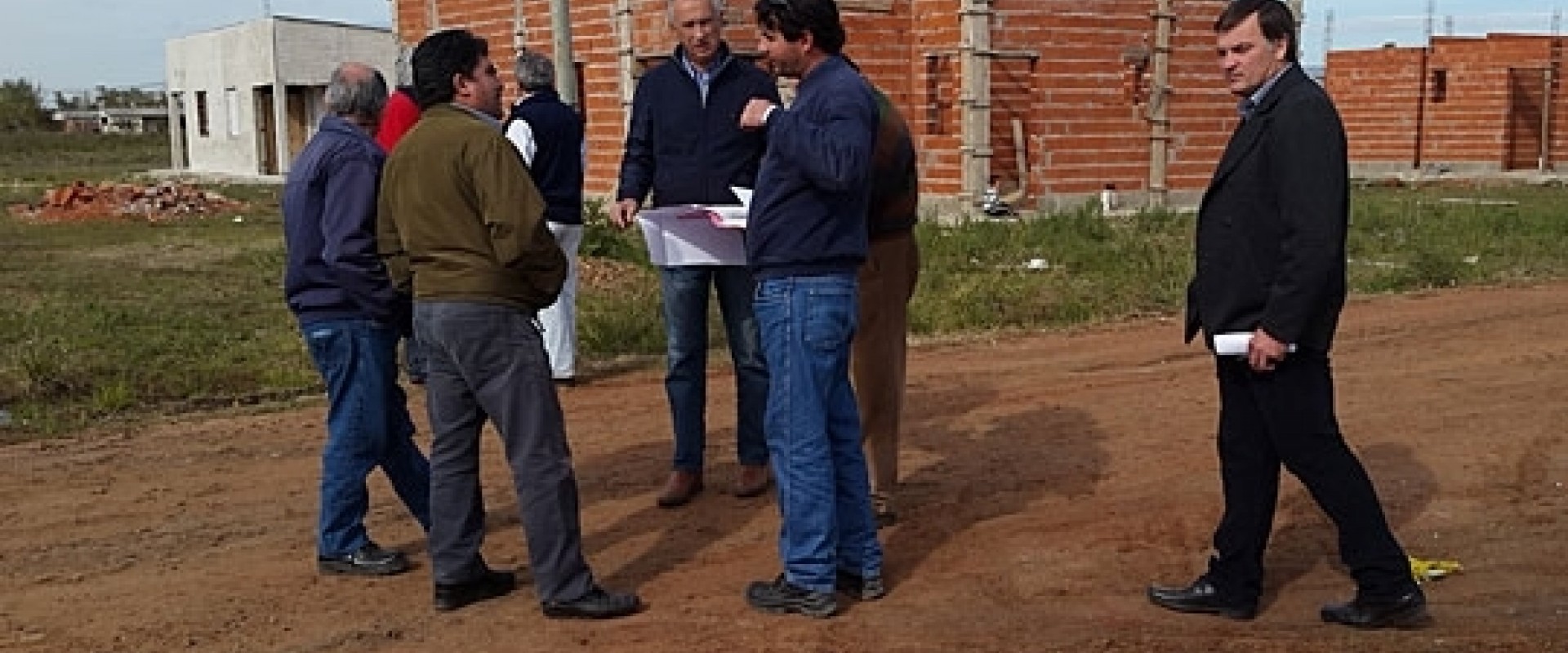 En San Salvador se ejecutan m&aacute;s de 100 soluciones habitacionales  del IAPV