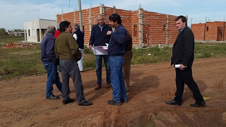 En San Salvador se ejecutan m&aacute;s de 100 soluciones habitacionales  del IAPV