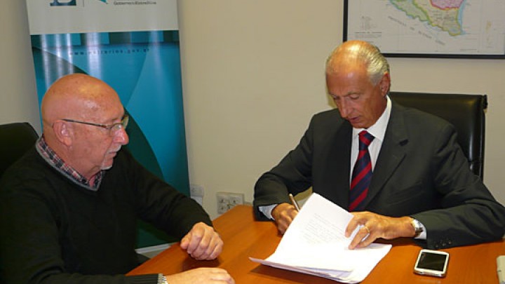 El gobierno provincial y ATE firmaron un convenio para la construcci&oacute;n de nuevas viviendas