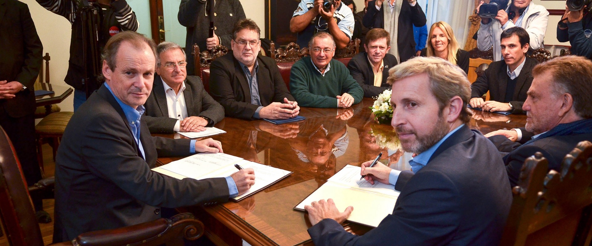 El gobierno firm&oacute;  un convenio  marco para la construcci&oacute;n de viviendas en Entre R&iacute;os