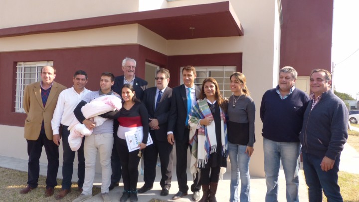 Se entregaron nuevas viviendas para docentes en Mar&iacute;a Grande